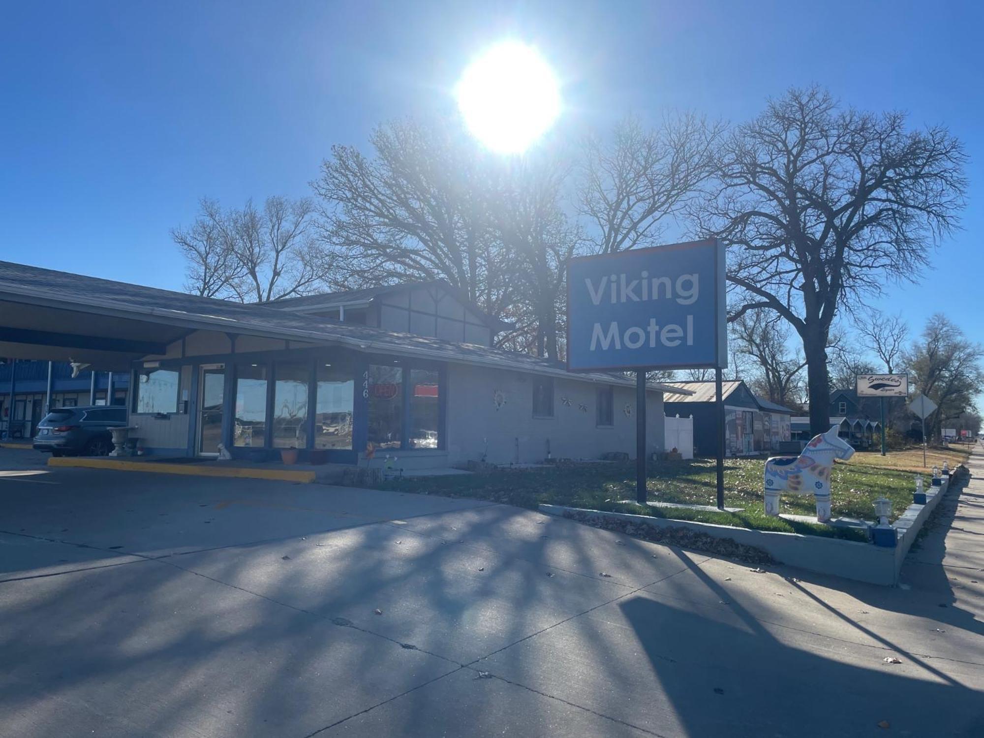 Viking Motel Lindsborg Bagian luar foto
