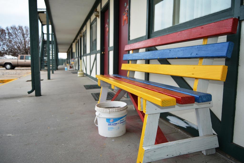 Viking Motel Lindsborg Bagian luar foto