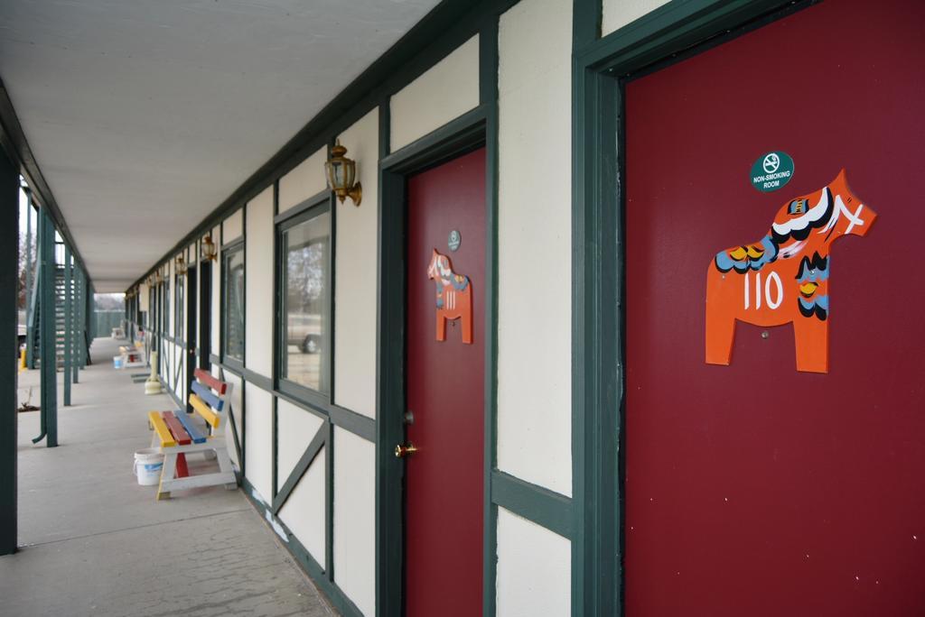 Viking Motel Lindsborg Bagian luar foto