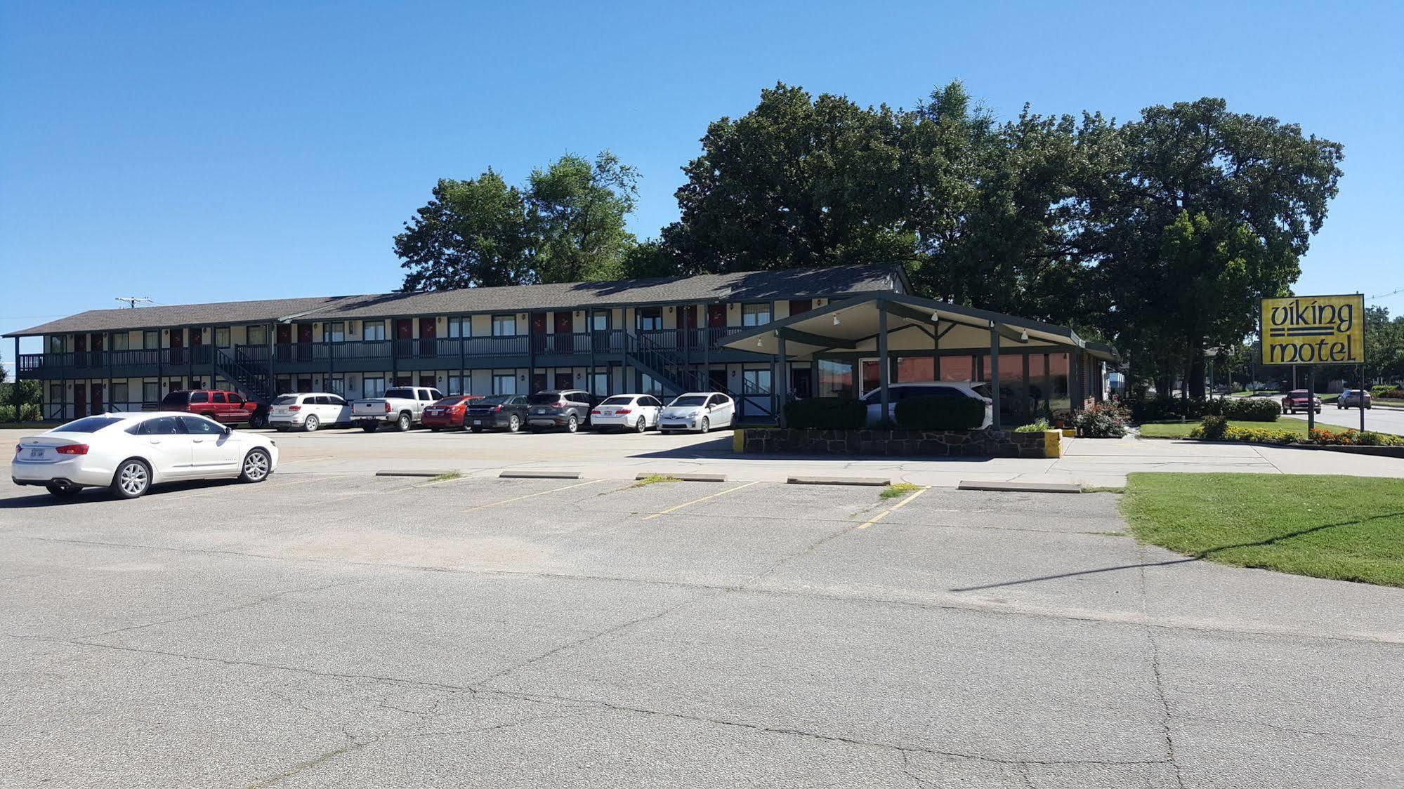 Viking Motel Lindsborg Bagian luar foto