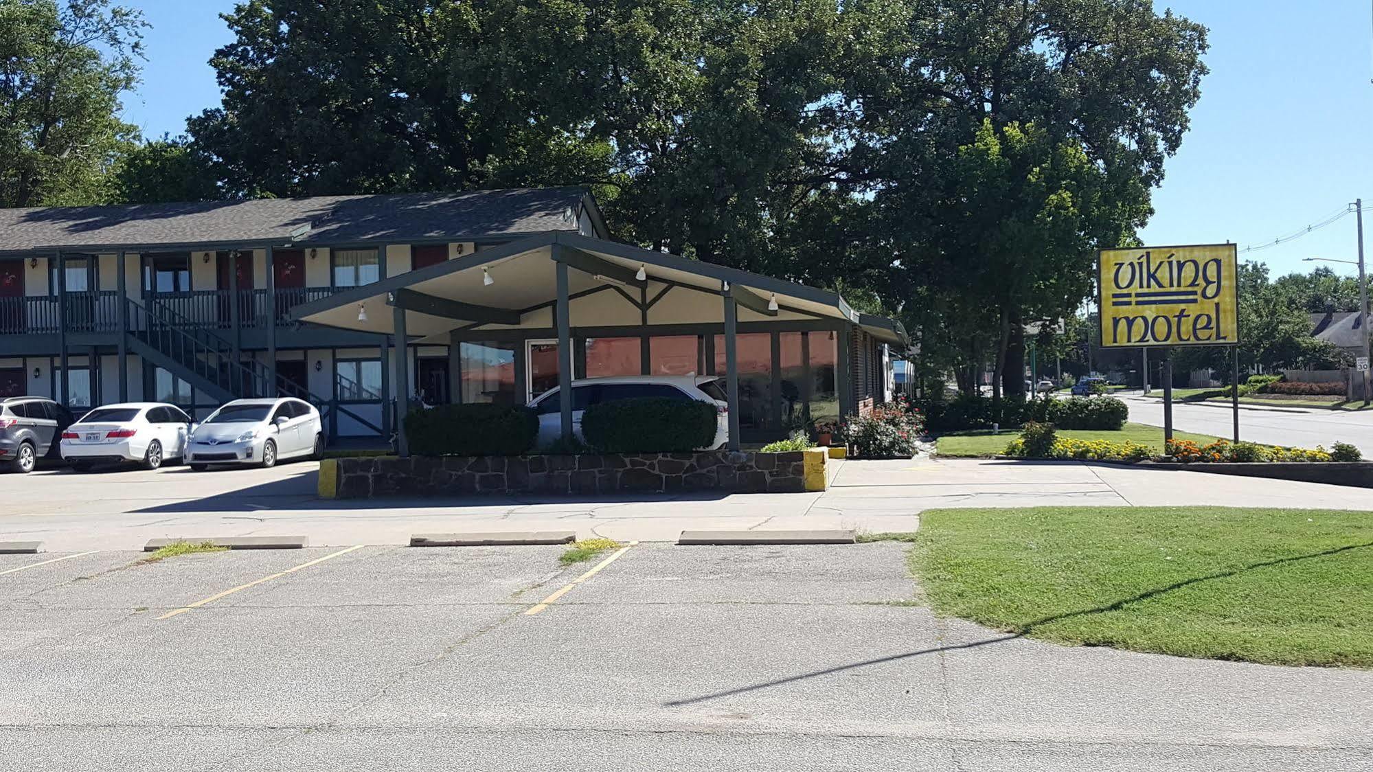 Viking Motel Lindsborg Bagian luar foto
