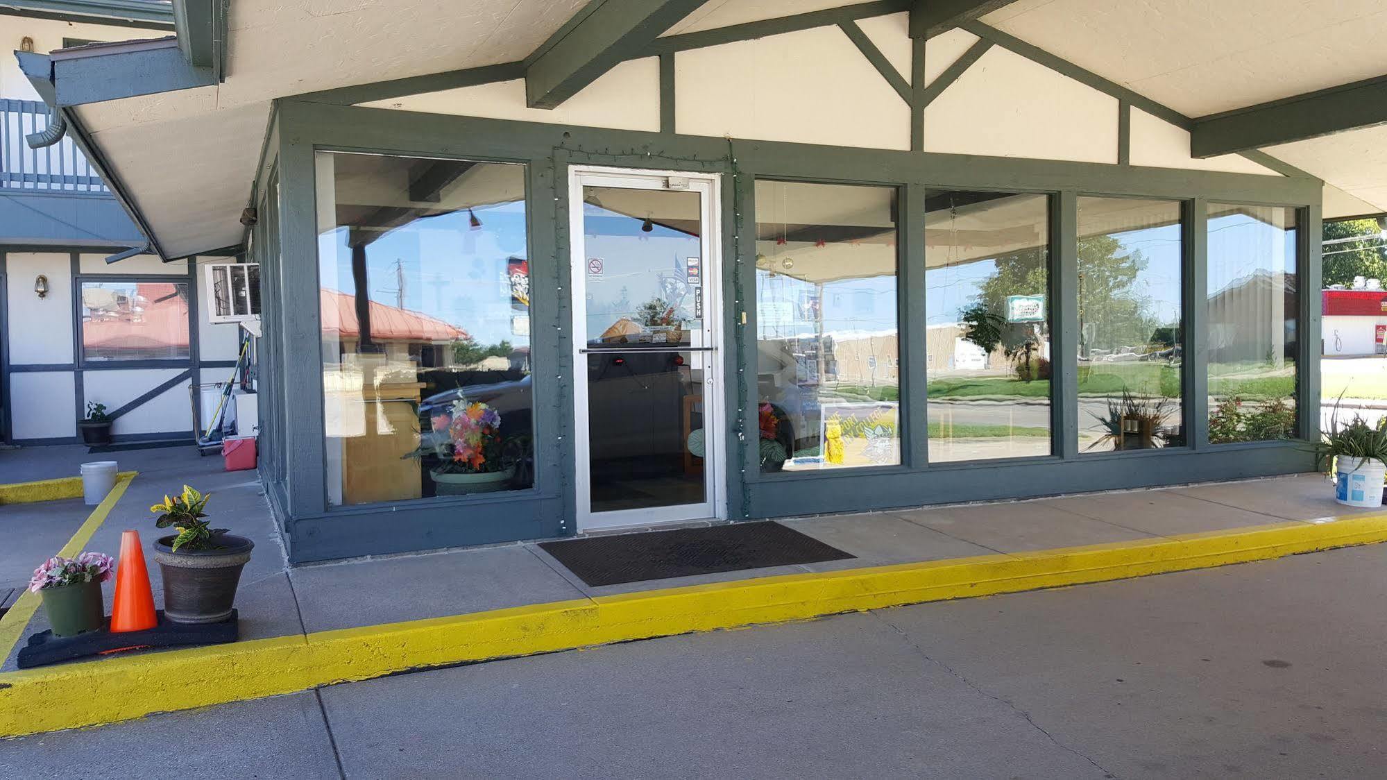 Viking Motel Lindsborg Bagian luar foto