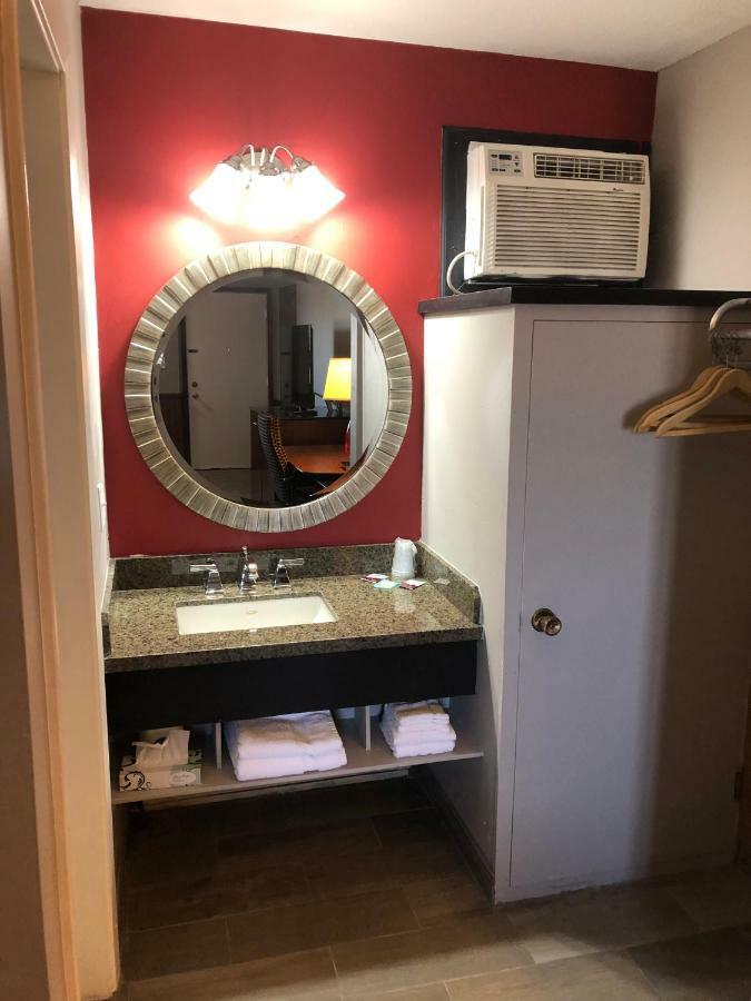 Viking Motel Lindsborg Bagian luar foto