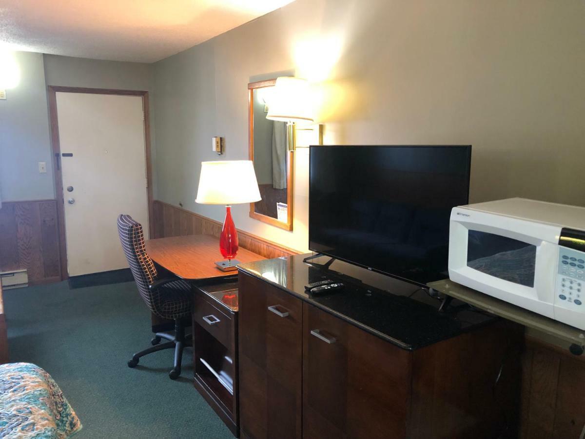 Viking Motel Lindsborg Bagian luar foto