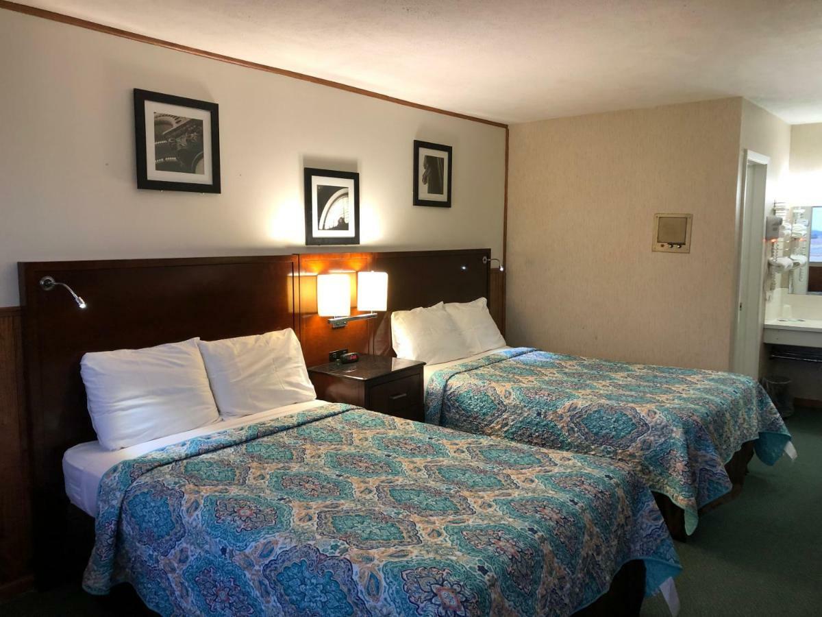 Viking Motel Lindsborg Bagian luar foto