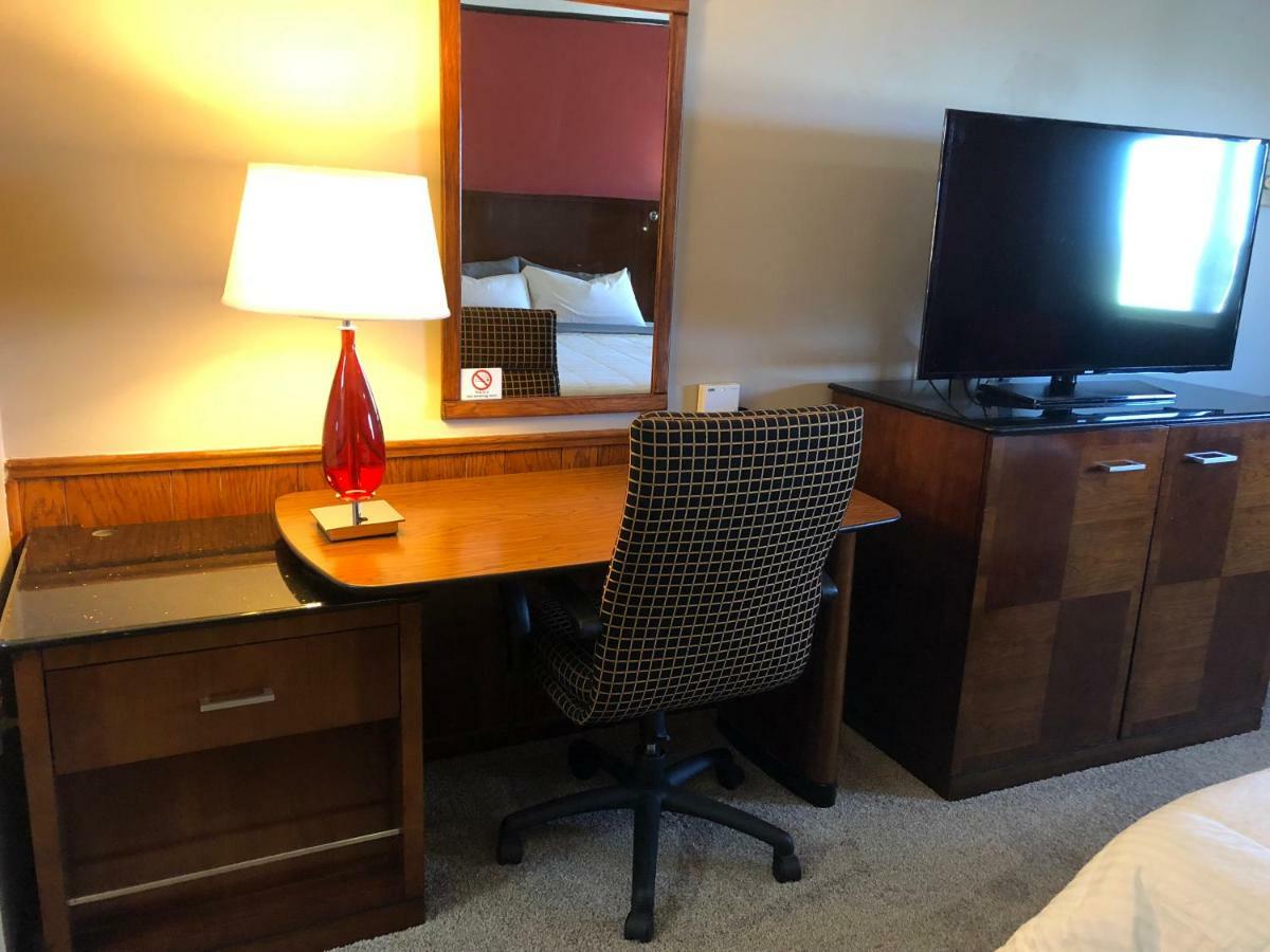 Viking Motel Lindsborg Bagian luar foto