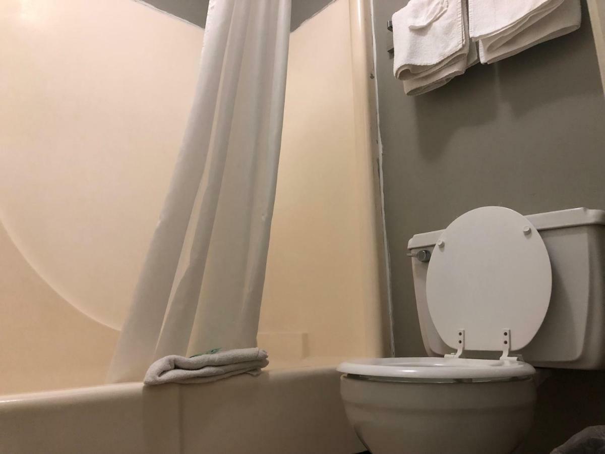 Viking Motel Lindsborg Bagian luar foto