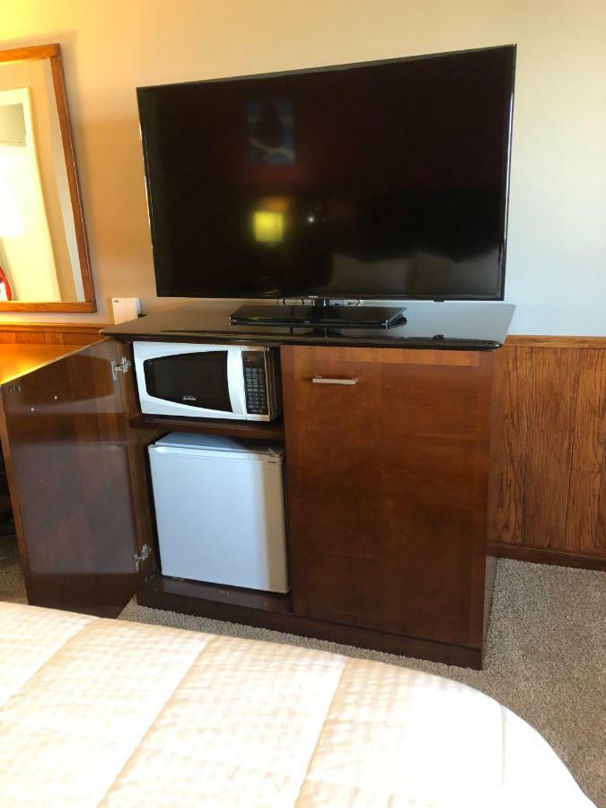 Viking Motel Lindsborg Bagian luar foto